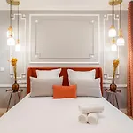 The Orange Haussmann Appartement Parijs