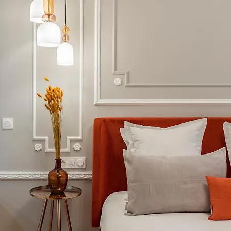 The Orange Haussmann