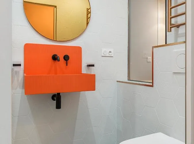 The Orange Haussmann パリ